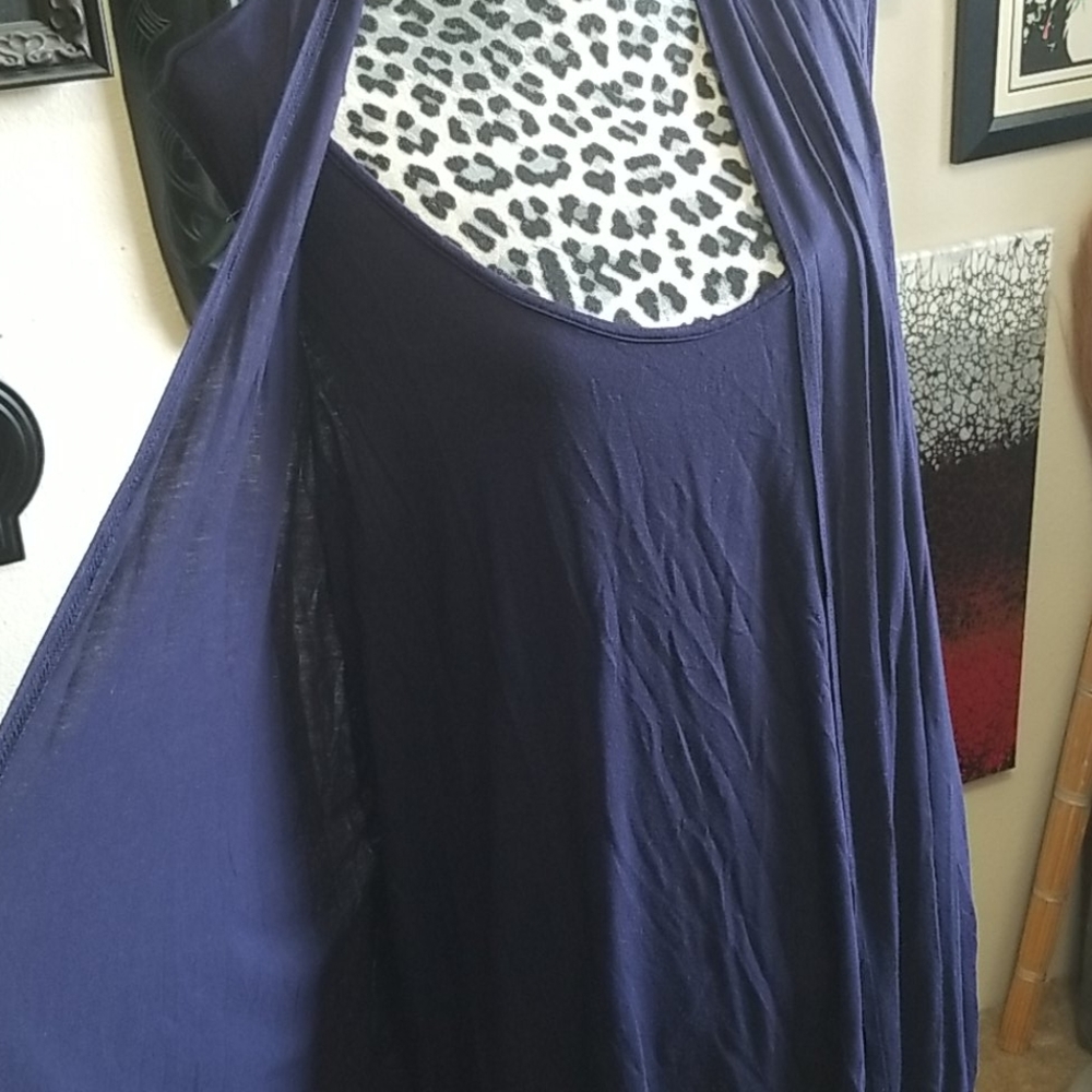 Navy top Plus sized. - Picture 3 of 4